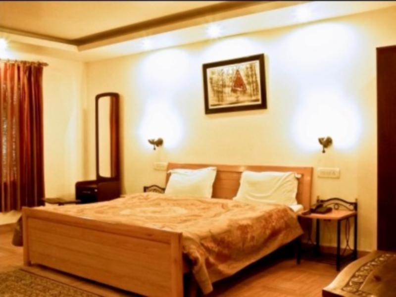 Hotel Emerald Heights Мусори Екстериор снимка