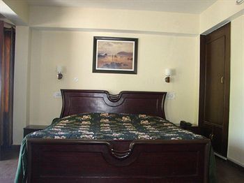 Hotel Emerald Heights Мусори Екстериор снимка