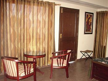 Hotel Emerald Heights Мусори Екстериор снимка