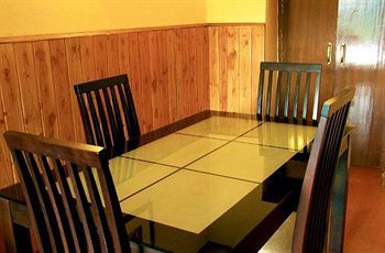 Hotel Emerald Heights Мусори Екстериор снимка