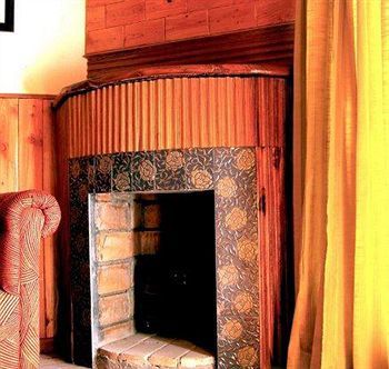 Hotel Emerald Heights Мусори Екстериор снимка