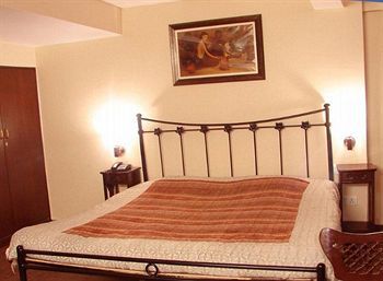 Hotel Emerald Heights Мусори Екстериор снимка